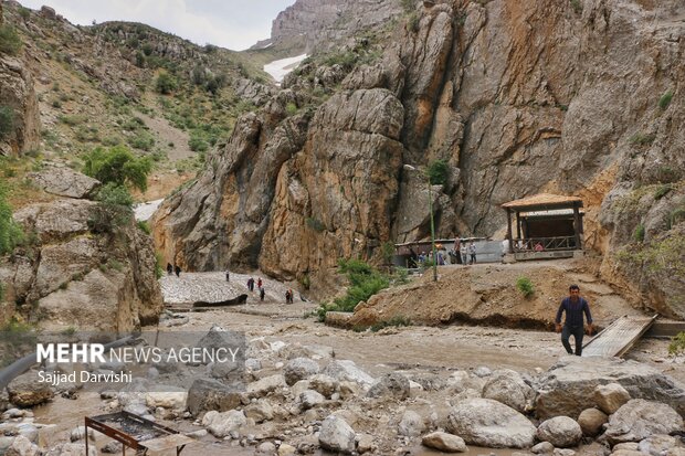 پرونده:آبشار آب سفید ۲.jpg