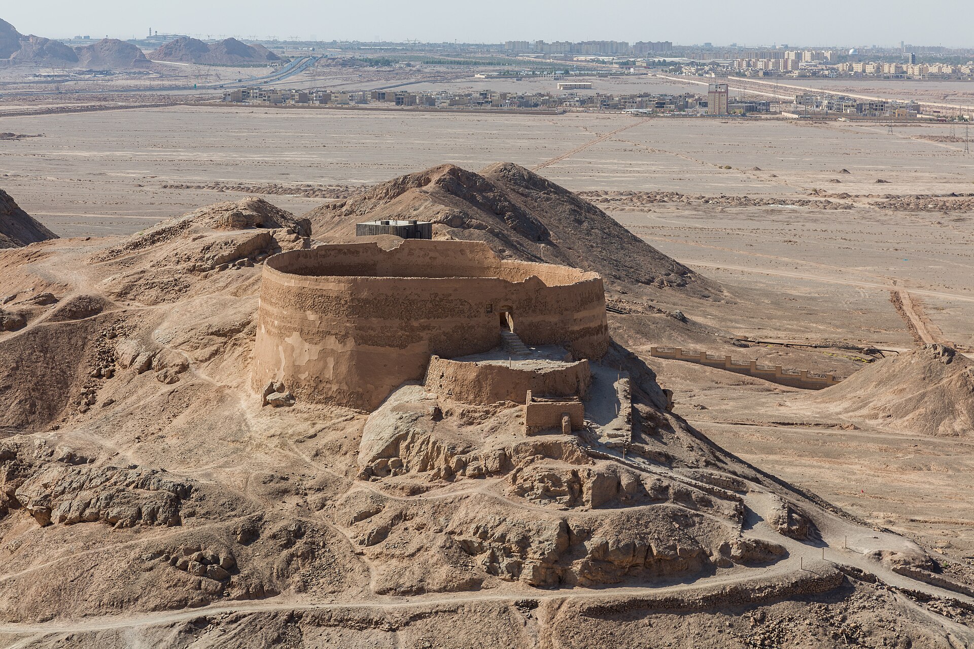 دخمه زرتشتیان یزد