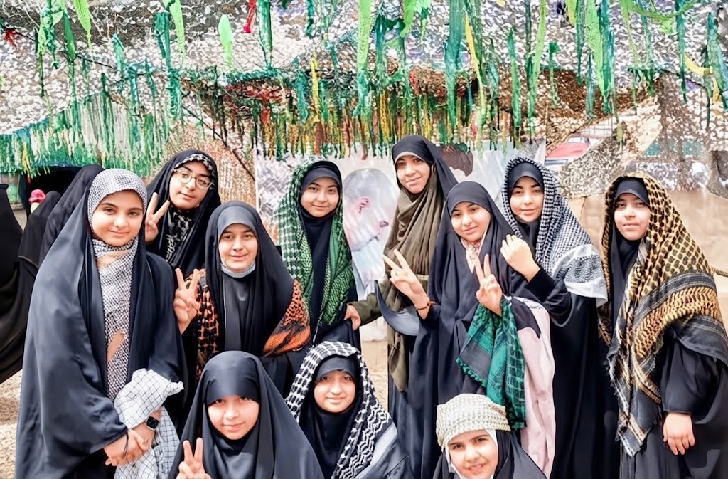 حضور دانش‌آموزان دختر در اردوی راهیان نور