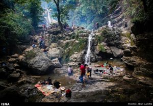 پیکنیک خانوادگی در آبشار شیرآباد