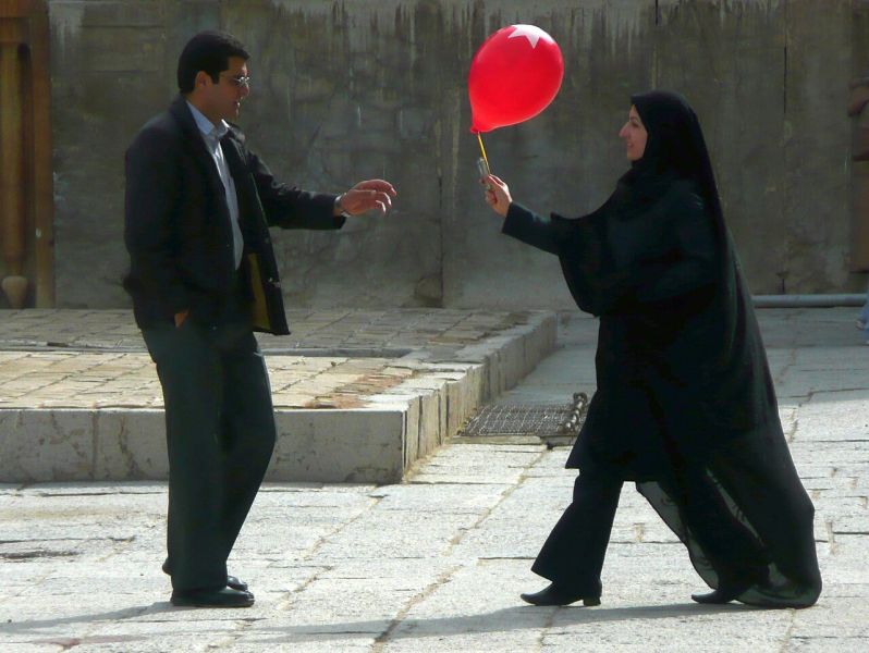 پرونده:اخلاق همسرداری۲.jpg