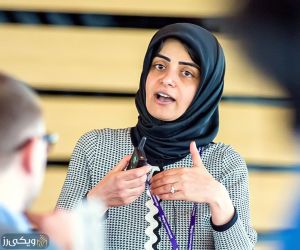 پروفسور مریم کوچکی‌نژاد در حال ارائه کنفرانس در دانشکده مدیریت کلوگ