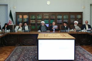 جلسه تصویب کلیات سند حجاب و عفاف در جلسه شورای عالی انقلاب به ریاست حسن روحانی