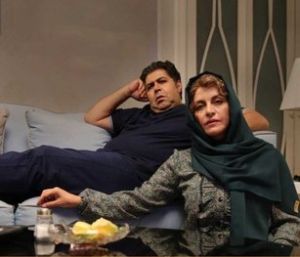 مریلا زارعی و فرهاد اصلانی در فیلم زیر سقف دودی