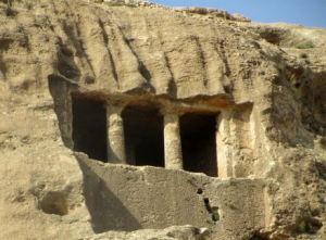 دخمه سنگی فخریکا از آثار برجای‌مانده از دوره مادها