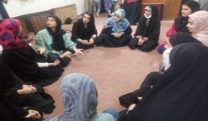 حلقه صالحین دختران در مسجد موسی بن جعفر شهر ساری