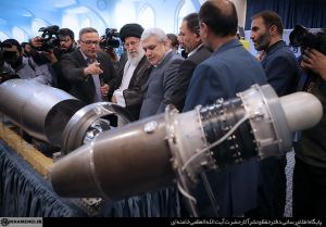 بازدید آیت‌الله خامنه ای از نمایشگاه شرکت‌های دانش بنیان وفناوری‌های برتر