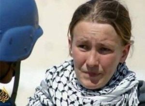 راشل آلن کوری با چفیه فلسطینی