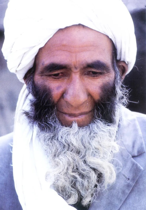 پیرمرد بلوچ با دستار