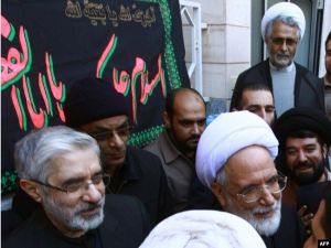 حضور میرحسین موسوی و مهدی کروبی در مراسم تشییع جنازه حسینعلی منتظری