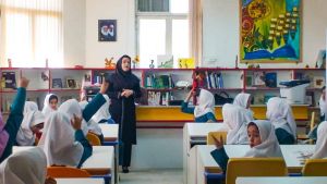 تصویر از یک کلاس درسی در مدرسه دخترانه