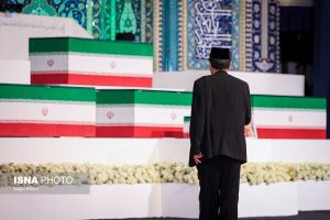ادای+احترام+به+پیکر+رهبر+شهید.jpg