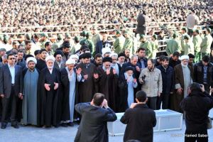 اقامه نماز میت بر جنازه حسینعلی منتظری به امامت سید موسی شبیری زنجانی