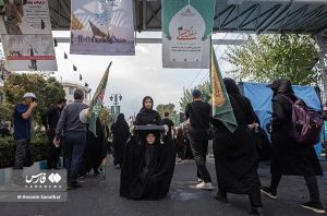 تصویری از پیادهروی جاماندگان اربعین در تهران