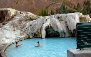 چشمۀ آب گرم