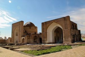 مزار و مسجد قطب‌الدین حیدر