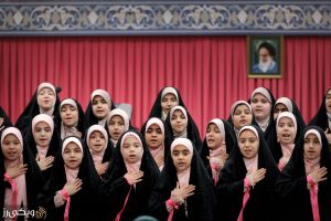 دیدار دانش آموزان دختر با رهبری