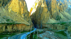 تنگه تاشقرغان