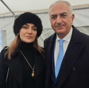 مهناز افشار، بازیگر سینما در مونیخ آلمان در کنار رضا پهلوی