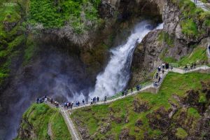 مسیر پیاده‌روی آبشار شلماش