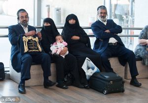 حجاب دو زن یهودی در کنار همسران‌شان