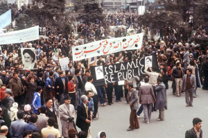 تصویری از روزهای نخستین پیروزی انقلاب