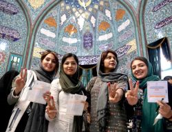 زنان ایرانی در حال رأی دادن- مجلس شورای اسلامی